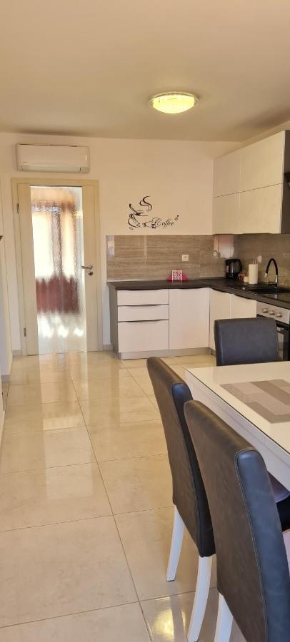 Apartman Tessa Vela Luka Eksteriør bilde